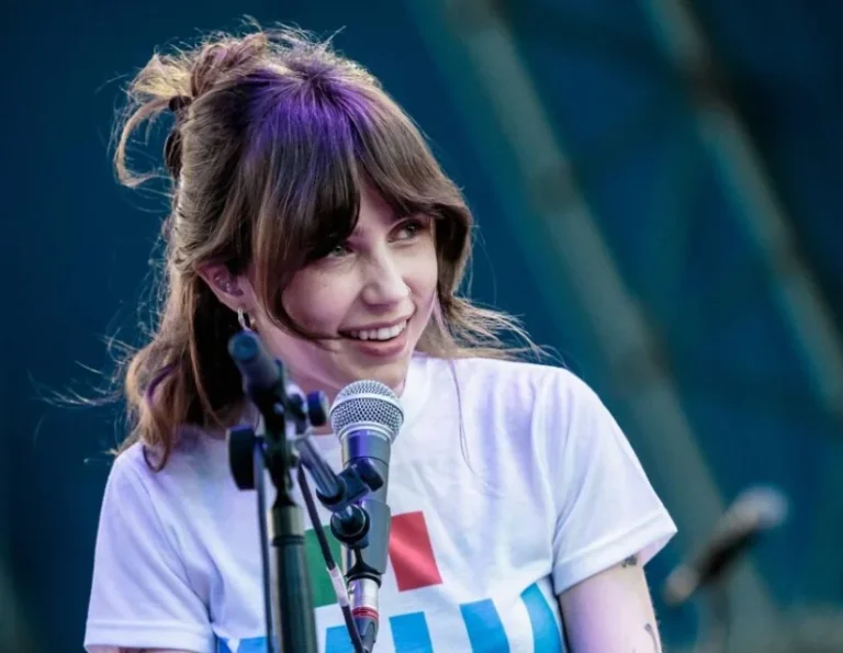 Clairo Bio, Age, Height, Boyfriend, Net Worth, Career, Family, Lifestyle and More